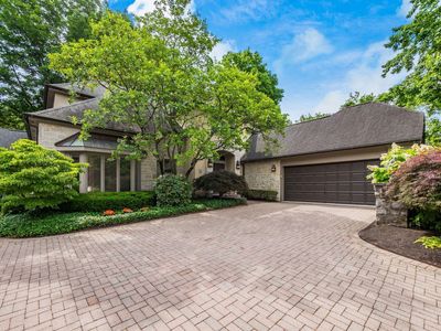 6 Lyonsgate Rd