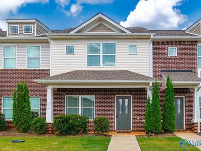 352 Falling Water Ln