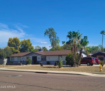 3401 E Paradise Ln