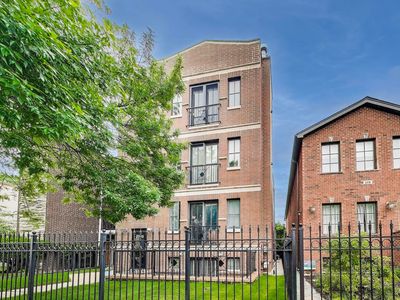 2709 W Bryn Mawr Ave APT 4