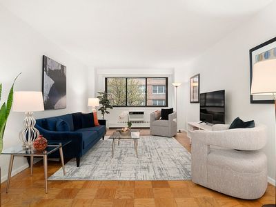 16 W 16th St APT 2TS