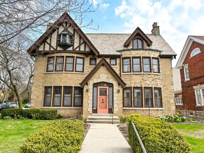 2704 East Bradford AVENUE