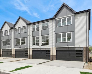 2805 N Auxplaines St