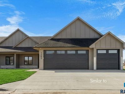 1225 Thompson Pl E