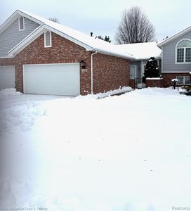 Property at 6320 Squire Lake Dr, Flushing, MI