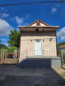 1512 Arts St