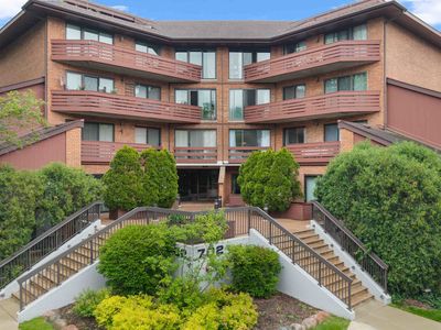 702 Waukegan Rd APT 206A