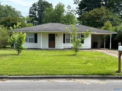 2011 College St SE
