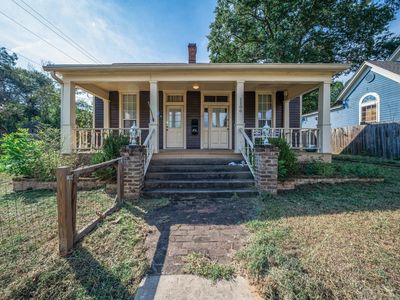 1106 E Bowie St