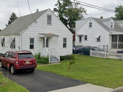 20 Goodyear Ln