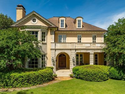 2420 Country Club Ln