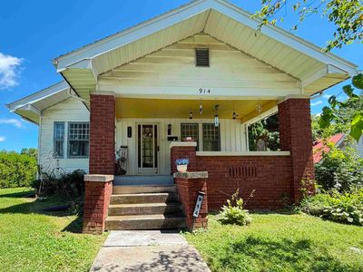 914 W Main St