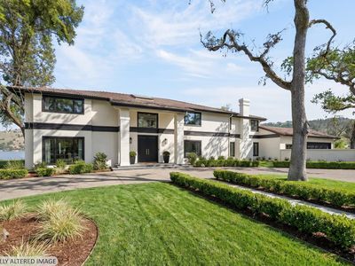 8266 Peninsula Dr