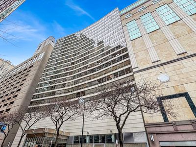 110 E Delaware Pl APT 401