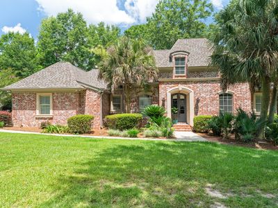 6 Spice Bush Cir