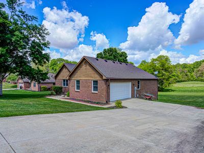 2100 Deer Lake Dr