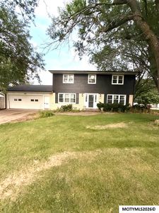Property at 1044 Glendale Park Dr, Hampton, IA
