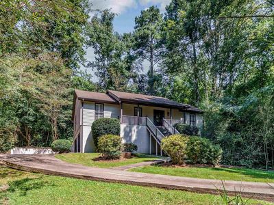 3808 Farrington Cir