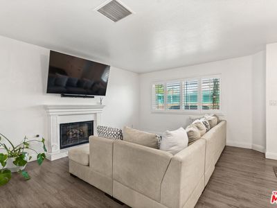 4241 1/2 Lennox Blvd APT B
