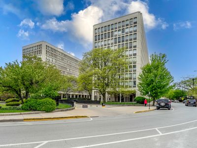 1451 E 55th St APT 620N