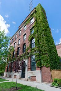 3312 W Belle Plaine Ave APT 4