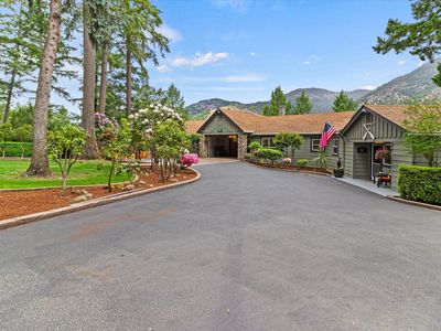 4990 Rogue River Hwy