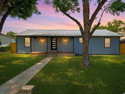 1126 W Lullwood