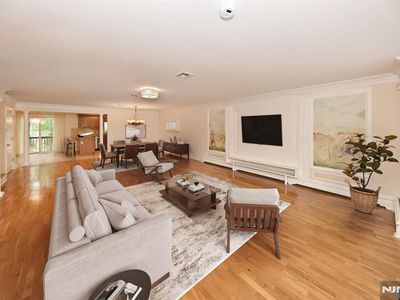 Property at 20 Skymark Ct, Upper Saddle River, NJ