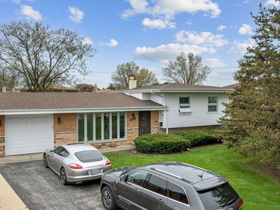 8139 W Bryn Mawr Ave