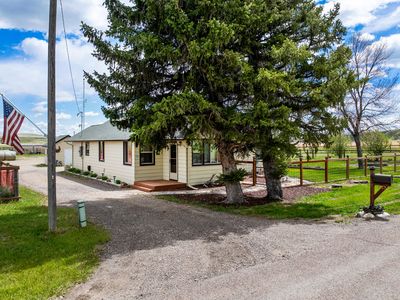 81 Eaton Ave