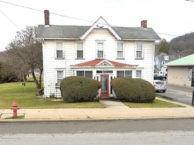 109 E Main St