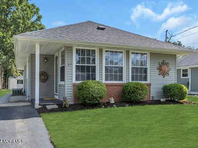 27 Yellowstone Drive