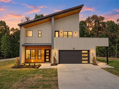 18 Longview Ln
