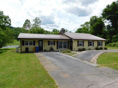 80 Lower Country Club Rd