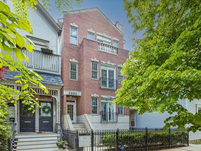 1951 W Melrose St #2