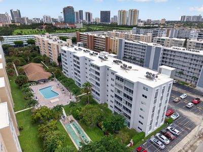 610 NE 12th Avenue #601