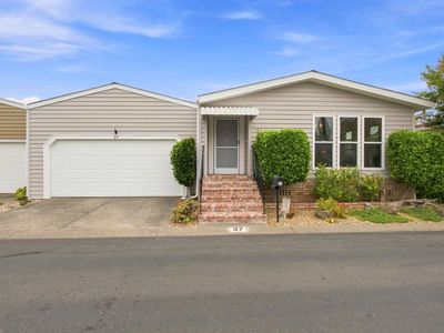 37 Falcon Crest Circle