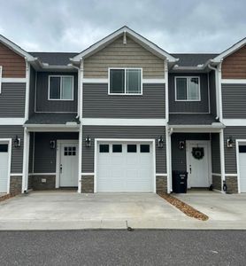 1038 E Main St