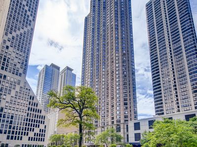 401 E Ontario St APT 2307