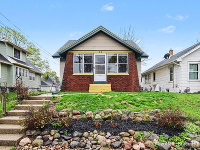 26 Burr Oak St NW