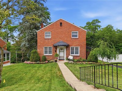 1076 Greenlawn Dr