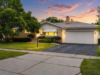 255 W Daniels Rd