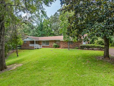 2227 Lee Loop