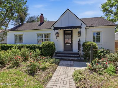 1622 AVOCA Place