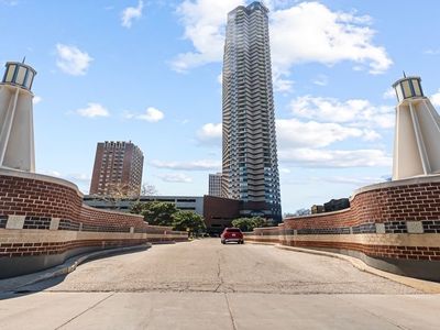 3660 N Lake Shore Dr APT 4007