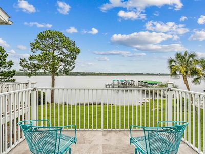 2856 Boat Club Ln
