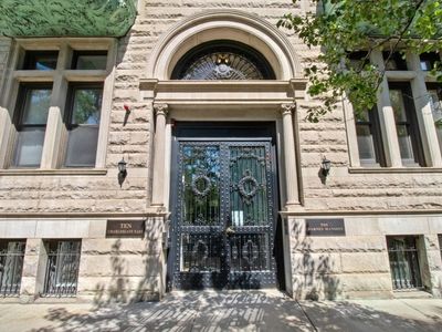 10 Charlesgate E APT 302