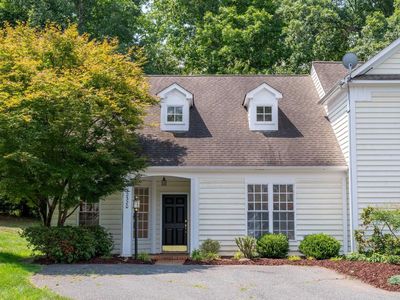 2320 Ravenswood Ct