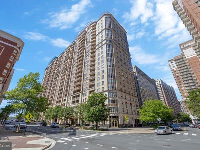 888 N Quincy St Unit 906