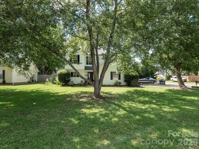 3015 Queensdale Dr